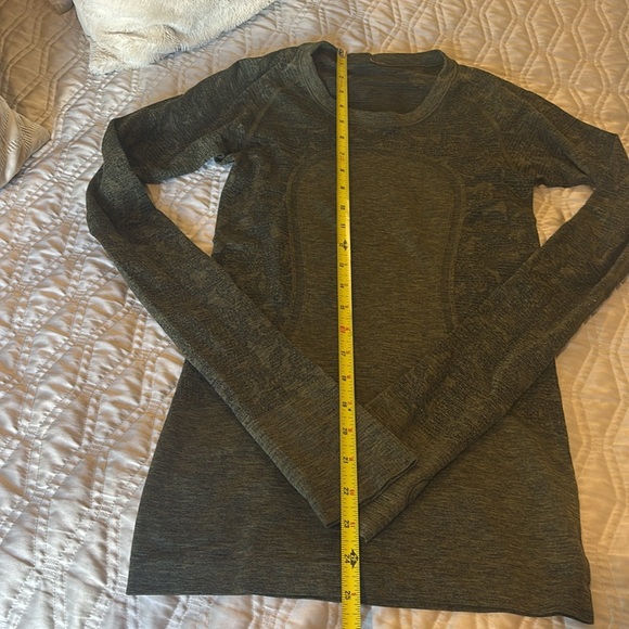 Lululemon - army green top - Picture 3 of 7